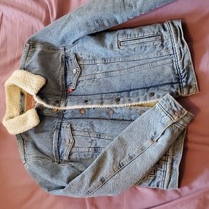 Women's Levi's sherpa lined denim trucker jacket